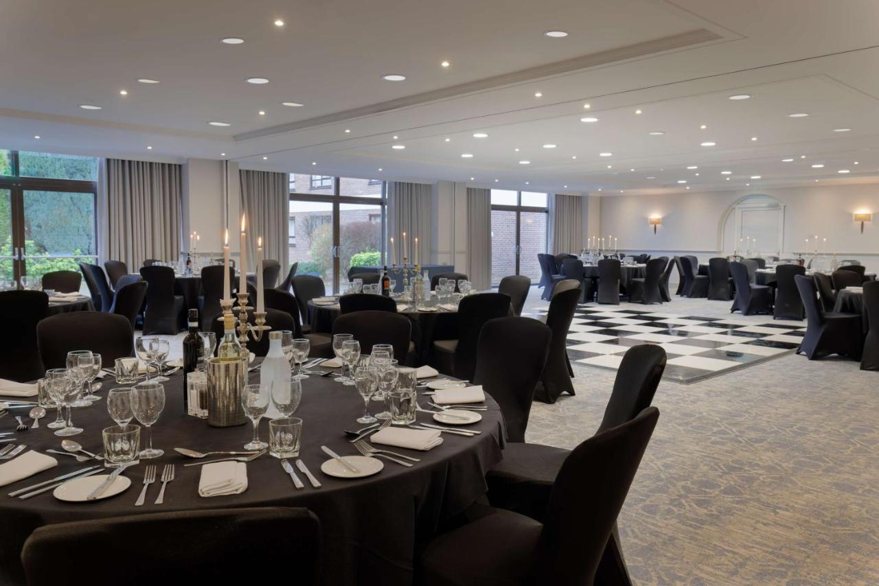 Hilton Cobham Hotel Ngoại thất bức ảnh