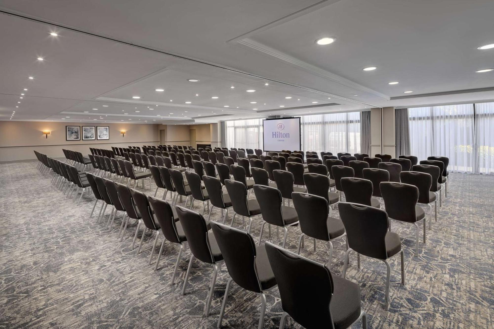 Hilton Cobham Hotel Ngoại thất bức ảnh