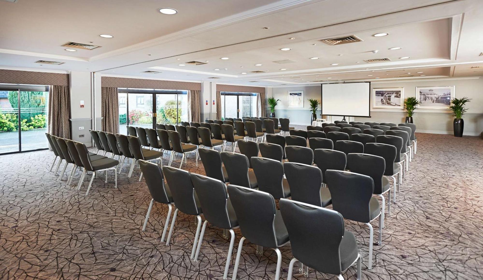 Hilton Cobham Hotel Ngoại thất bức ảnh